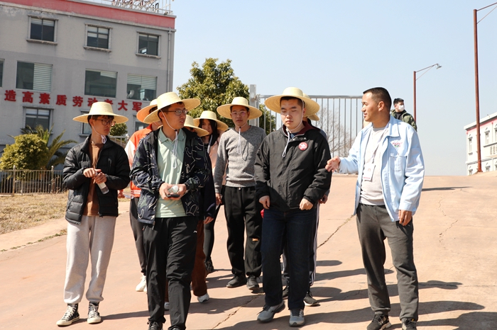 千名硕博进楚雄 | 清华大学校地人才合作“楚雄行”调研组到云南爱尔发公司调研